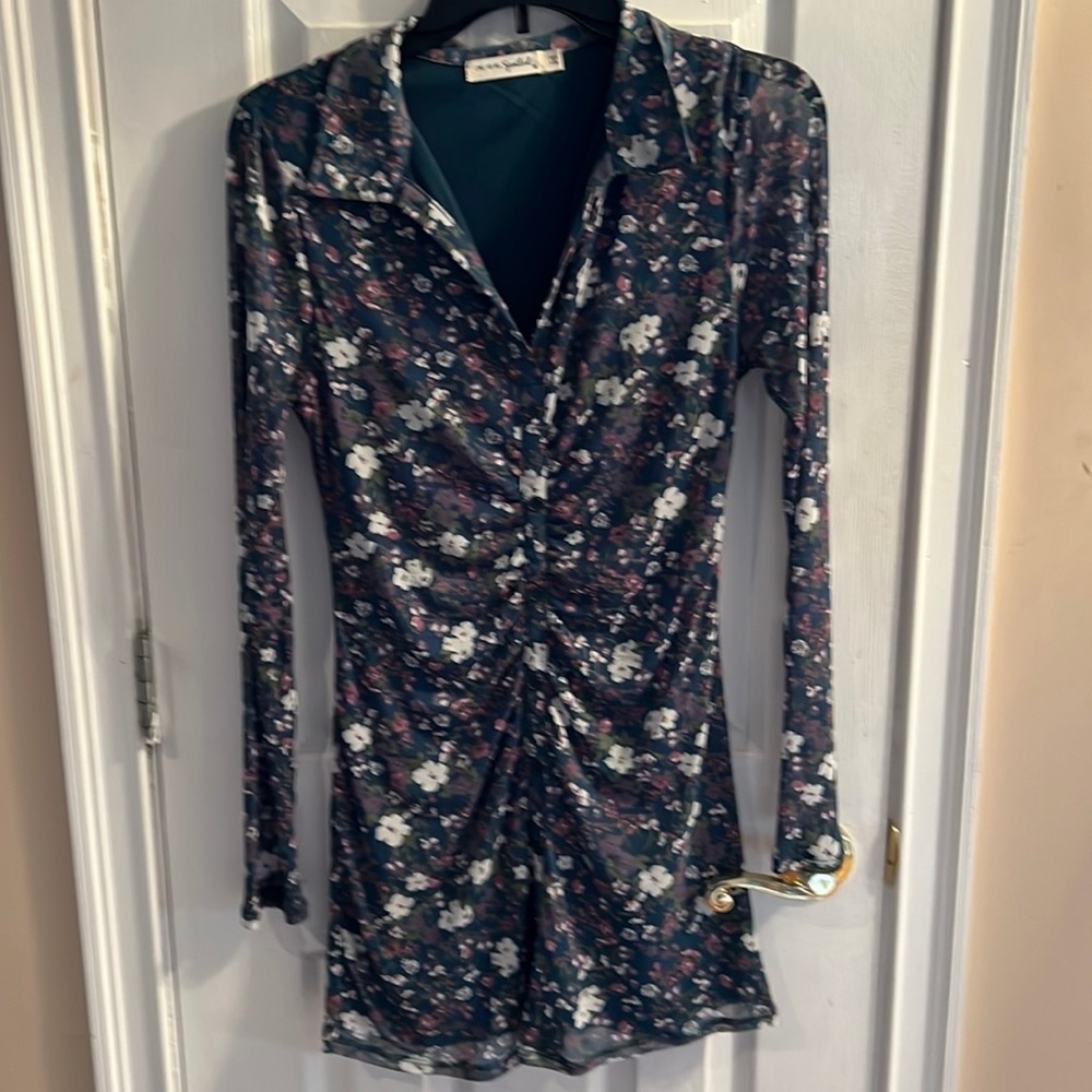 NWOT Green floral mini dress with ruching in the front size medium